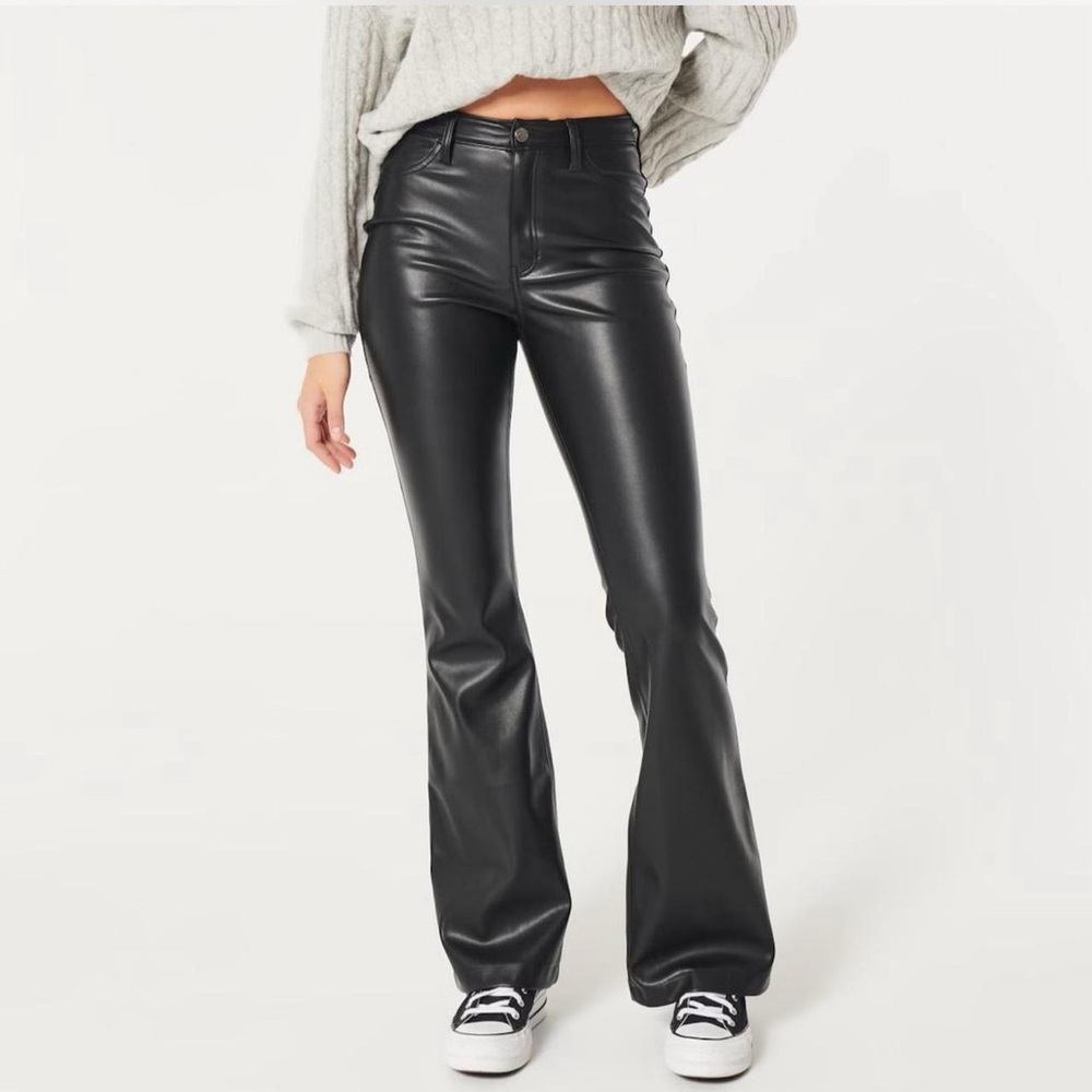NWOT Hollister Faux Leather Ultra High Rise Flare Pants Black 5R Pockets (27)